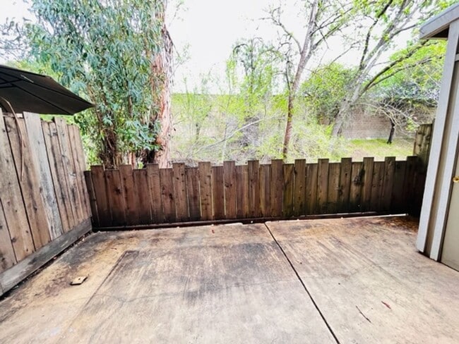 Building Photo - Charming 2BD/1.5BA, Two-Story Townhouse in West Side Danville, Near Downtown- Available NOW!