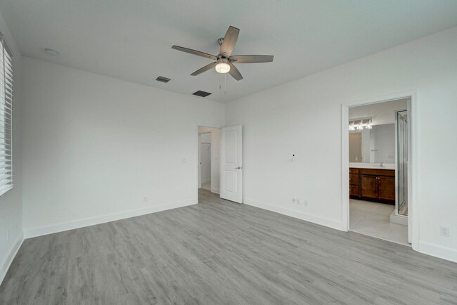 Building Photo - Kingsmoor Way, Wellington, FL 33467 - 3 BR...