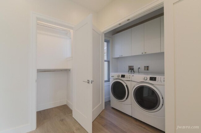 Building Photo - 127 Ashbury St
