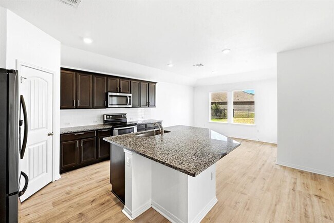 Building Photo - 120 Loon Dr