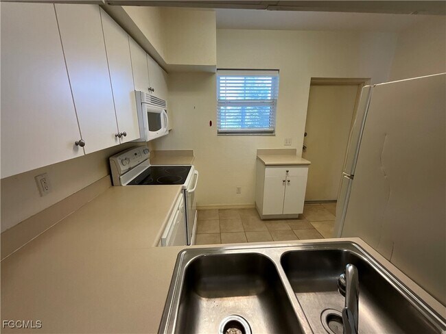 Building Photo - 8312 Bernwood Cove Loop