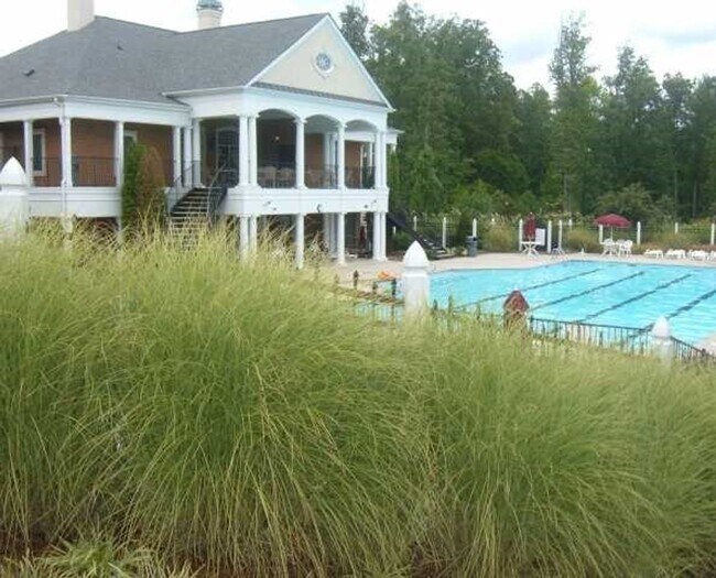 Building Photo - Spacious 3 bed Townhome close to new Apple campus and Panther Creek High School