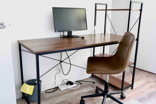 Building Photo - 1708-1710-1710 Horseshoe Cir