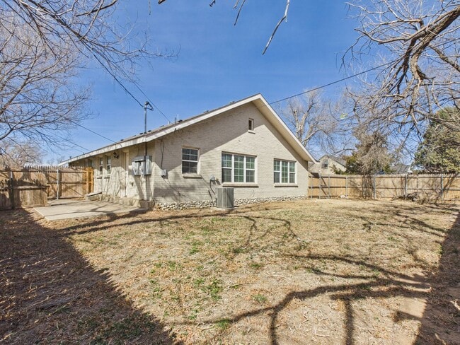 Building Photo - 3501 S Van Buren St