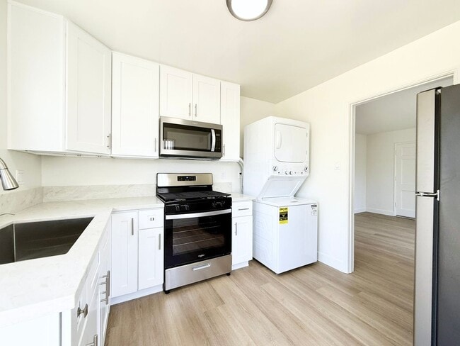 Building Photo - Remodeled Duplex in South O!