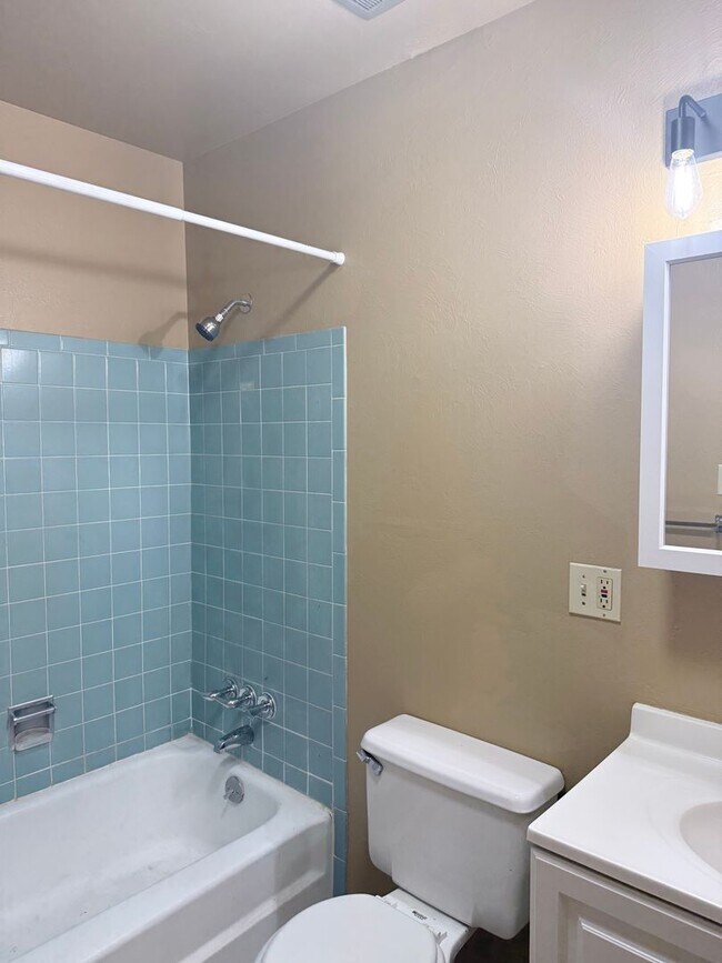 Building Photo - 1419 Prado Dr