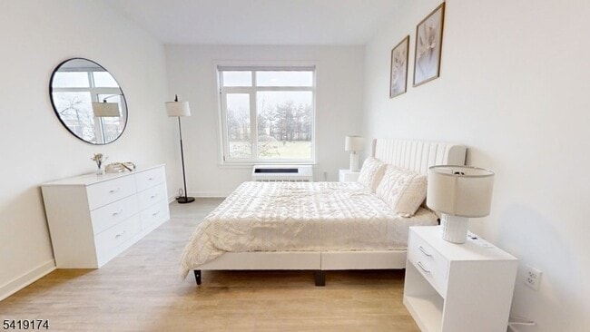 Building Photo - 1181 Morris Ave