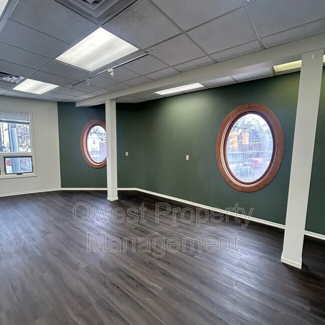 Building Photo - 975 Cherry St SE