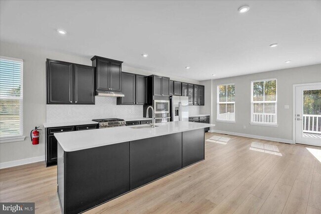 Building Photo - 76 SAND HILLS Dr