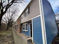 Building Photo - Two Bedroom Townhome with Garage