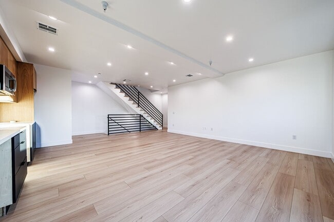 Building Photo - 1658 S. Hayworth