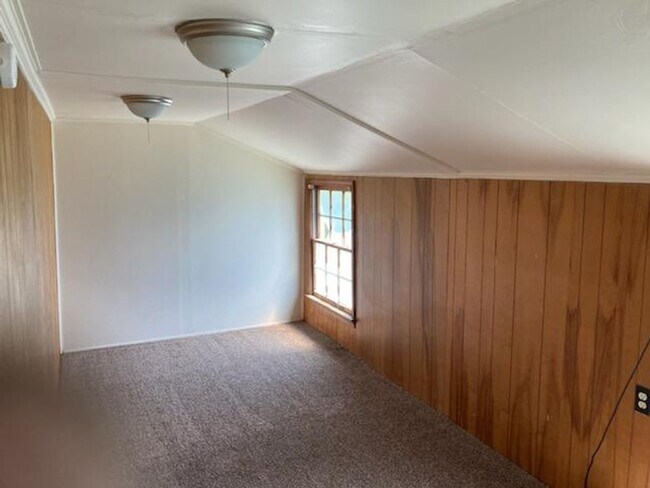 Building Photo - Water-Front Living