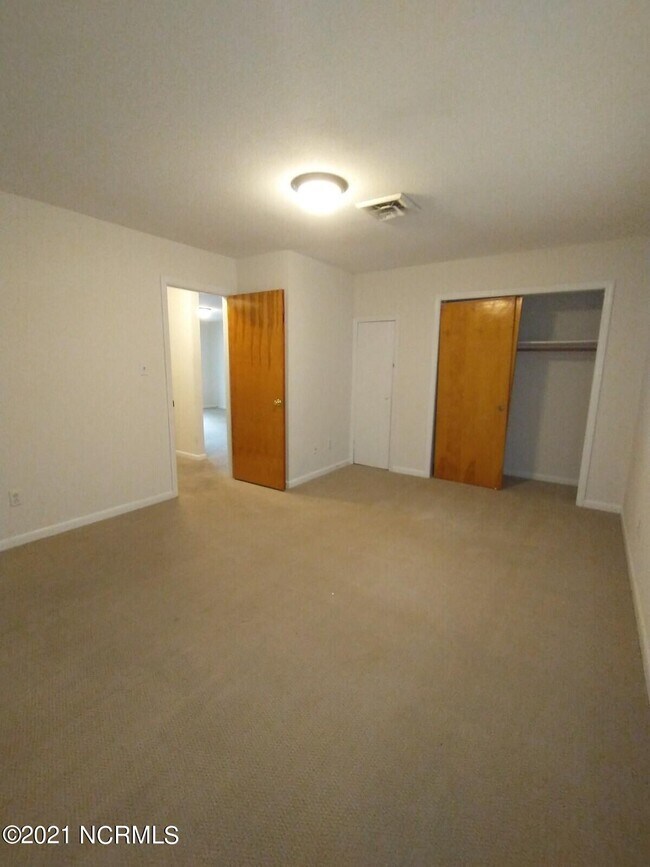 Building Photo - 2405 Griffin Ave