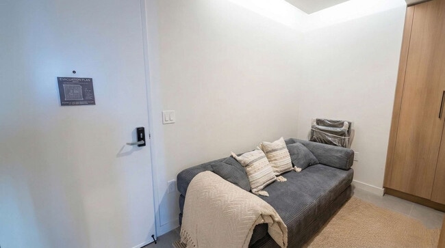 Building Photo - 121 NE 5th St