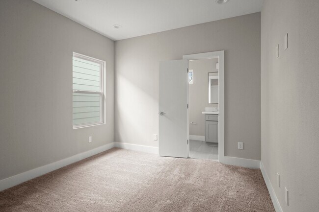 Building Photo - 8115 Esther Acres Ln