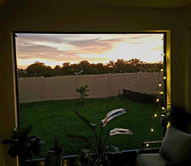 Building Photo - Beautiful 4 bedroom, 2 bathroom home near ...