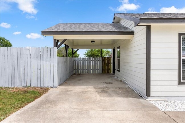 Building Photo - 108 Gm Ln