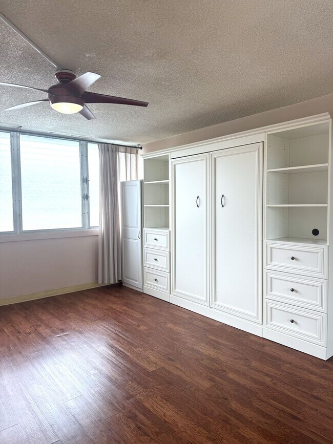 Building Photo - Rycroft Terrace - Upgraded Studio with Parking!