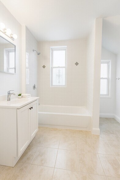 Building Photo - 10 Bucknam St