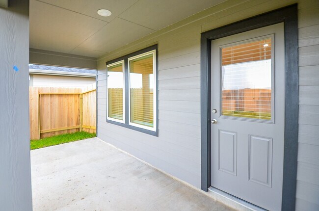 Building Photo - 31310 Yatesbury Ln