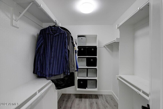 Building Photo - 917 N 87th Pl