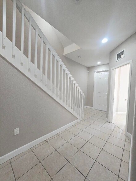 Building Photo - 3803 Shoma Dr