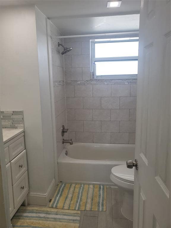 Building Photo - 1075 NE Miami Gardens Dr