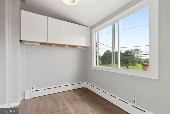 Building Photo - 644 Dayton Rd