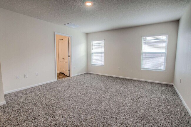 Building Photo - For Rent- 2nd month FREE Rent