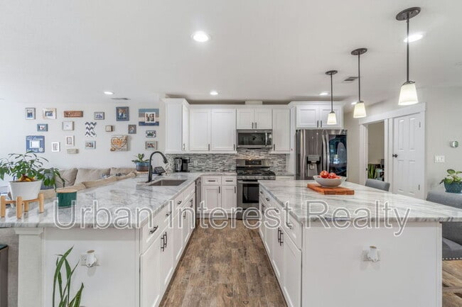 Building Photo - 708 Marcia Cir