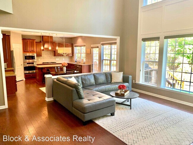 Building Photo - 5 br, 3 bath House - 1221 Hill Hollow Way