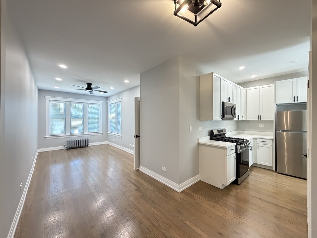 Building Photo - 5452 N Paulina St