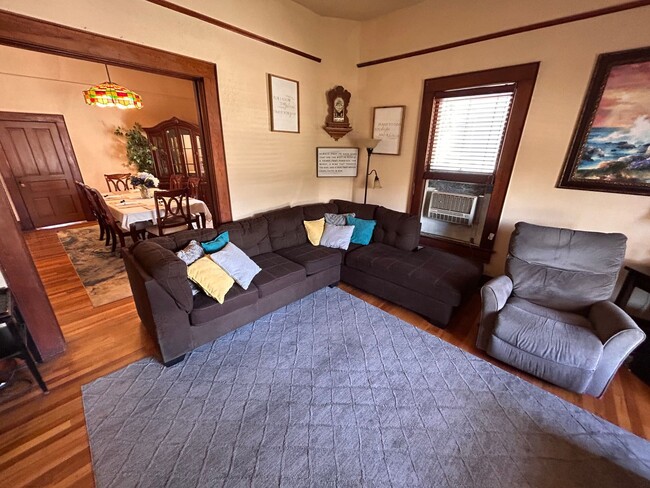 Building Photo - Lovely Historical Home