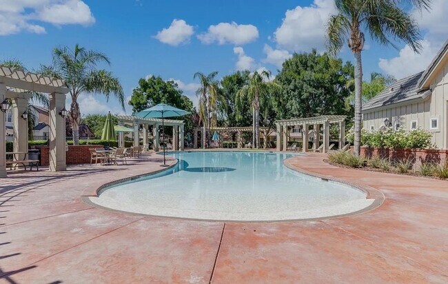 Building Photo - Stunning 4 bedroom Home In Gated Community!