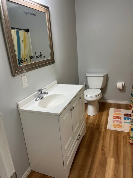 Bedroom level full bathroom - 16 Caesar Dr