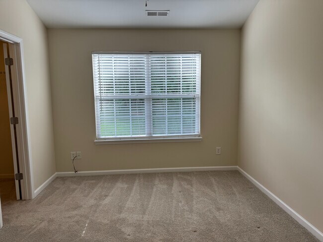 Building Photo - Room in Townhome on Averette Hill Dr