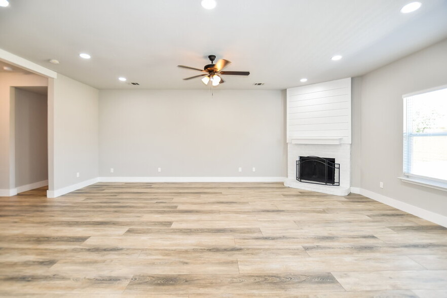 Building Photo - 1621 Lesli Dr