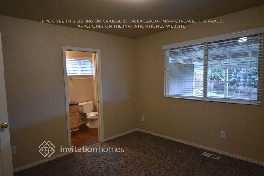 Building Photo - 6812 76th Dr NE