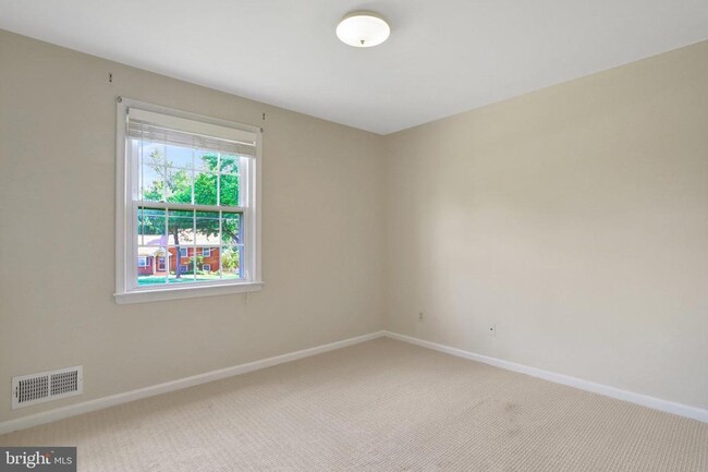 Building Photo - 7623 Arlen St