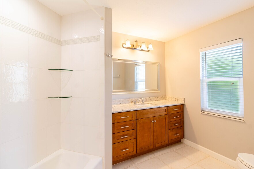 Building Photo - 1036 N Cypress Point Dr