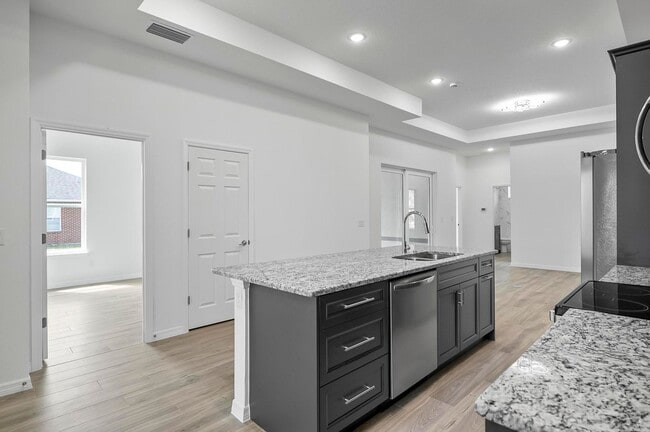 Building Photo - 31 Louvet Ln