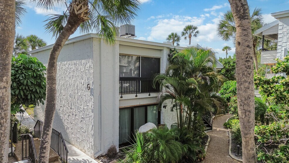 Building Photo - 1555 Tarpon Center Dr