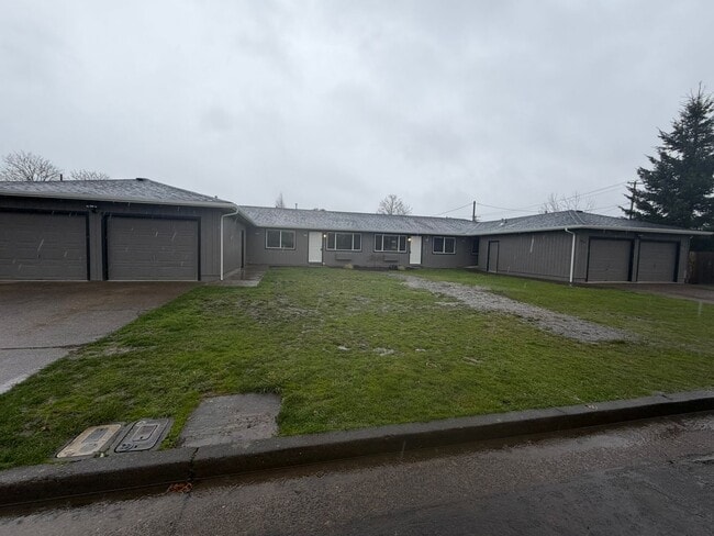 Building Photo - Newly Remodeled Large 2 Bedroom!