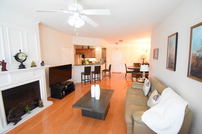 Building Photo - Beautiful 3BR 2BA Condo • Granite Kitchen • Balcony & Pool • Furnished 4th-Floor End Unit Condo i...