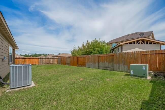 Building Photo - 12063 Quartersawn Ln