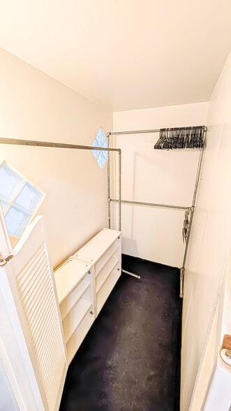 Building Photo - 1415 Victoria St