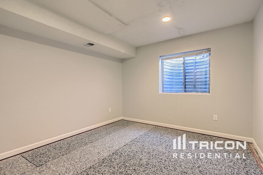Building Photo - 16854 Dandelion Way