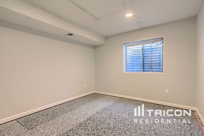 Building Photo - 16854 Dandelion Way