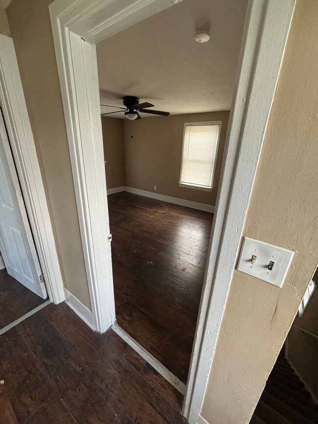 Building Photo - Section 8 welcome, 3 bedrooms 1 Bath. Spac...