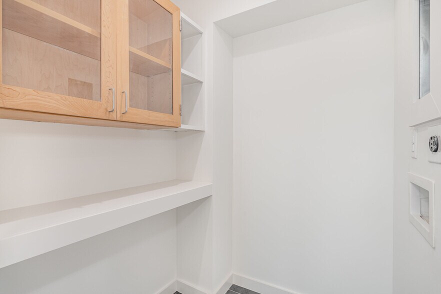 Building Photo - 515 W Lenoir St